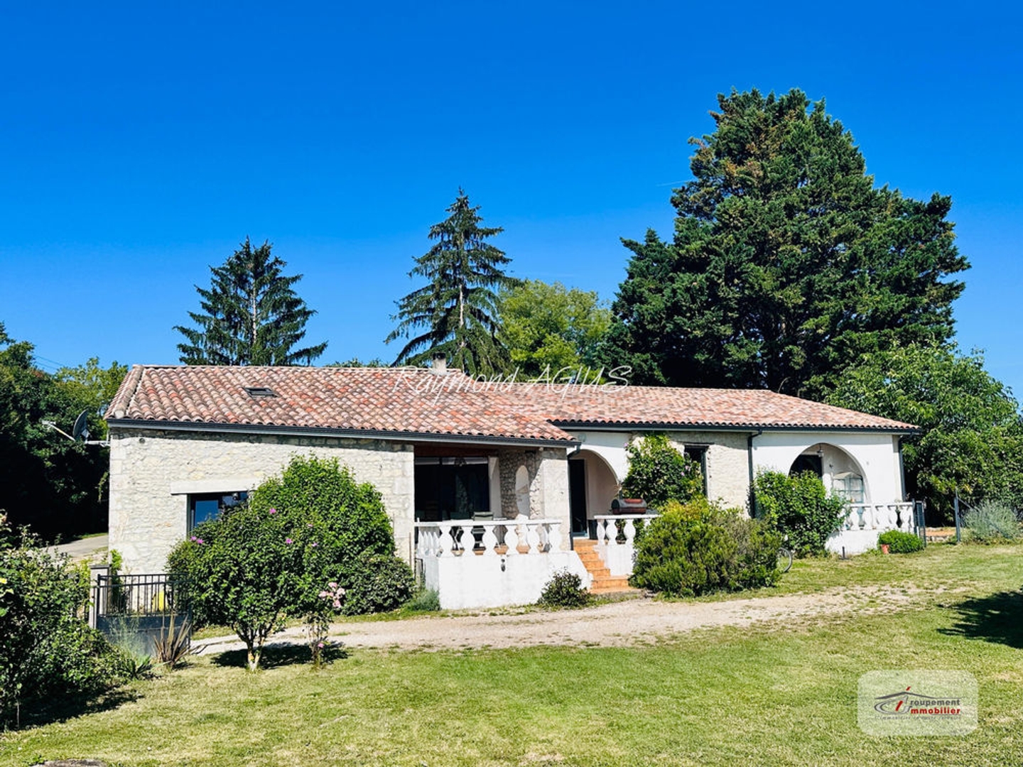 Charmante maison traditionnelle en pierre avec annexe indépendante et piscine de 15 x 6 m