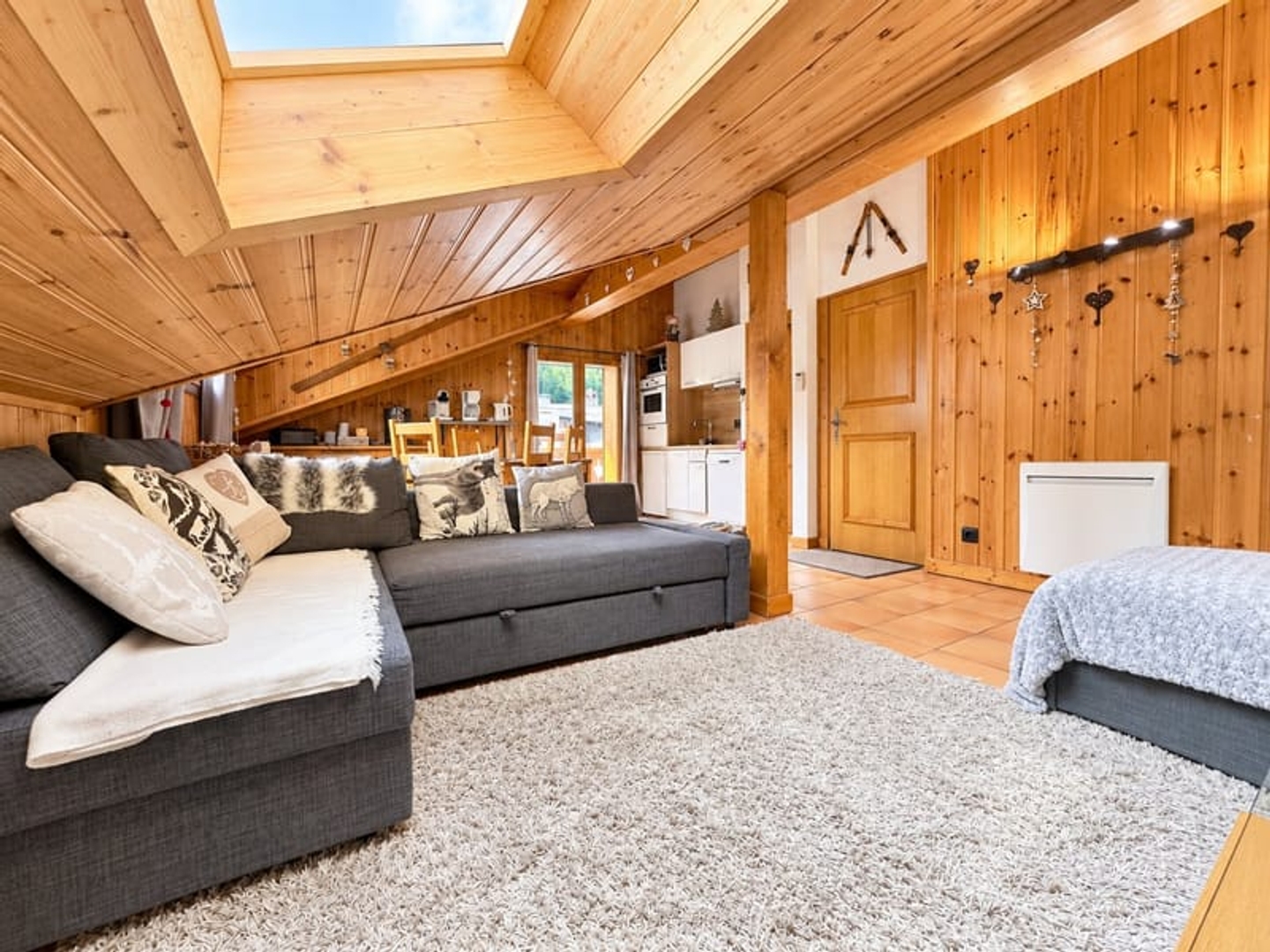 EXCLUSIVITE - A vendre - 2 pièces traversant au coeur du vill