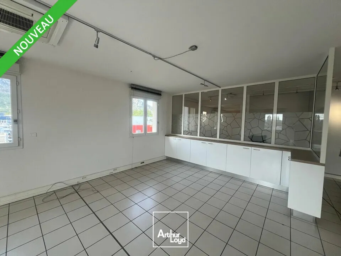 Bureaux à vendre - 225m2 - Guilherand-Granges (07500)
