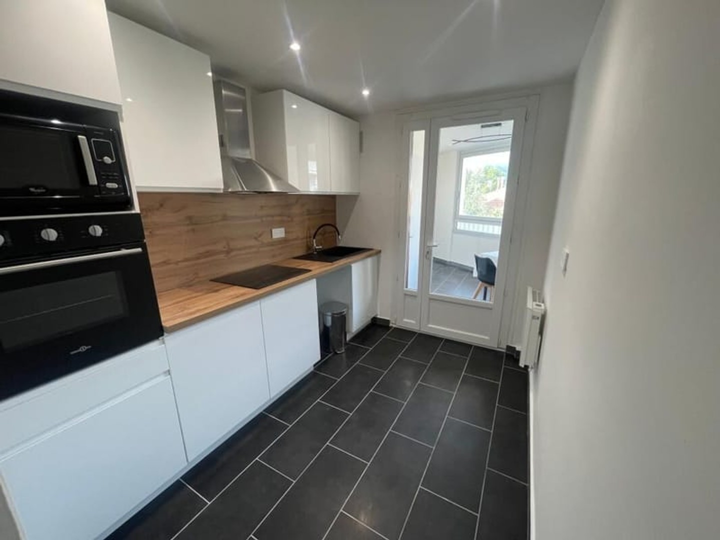 A VENDRE TOULON 83000 QUARTIER OUEST APPARTEMENT 2 PIECES UNE CHAMBRE DOUBLE TERRASSE CAVE