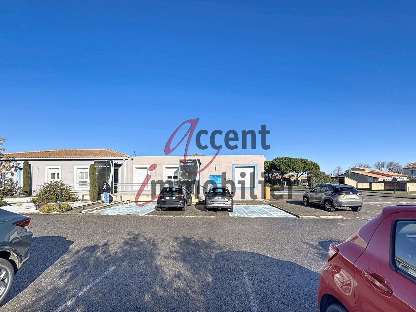 Local professionnel 2 pièces 247 m²