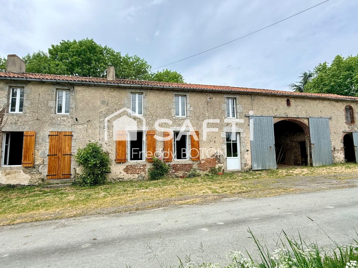 Maison à vendre - 5 pièces - 351m2 - Moncoutant-Sur-Sèvre (79320)