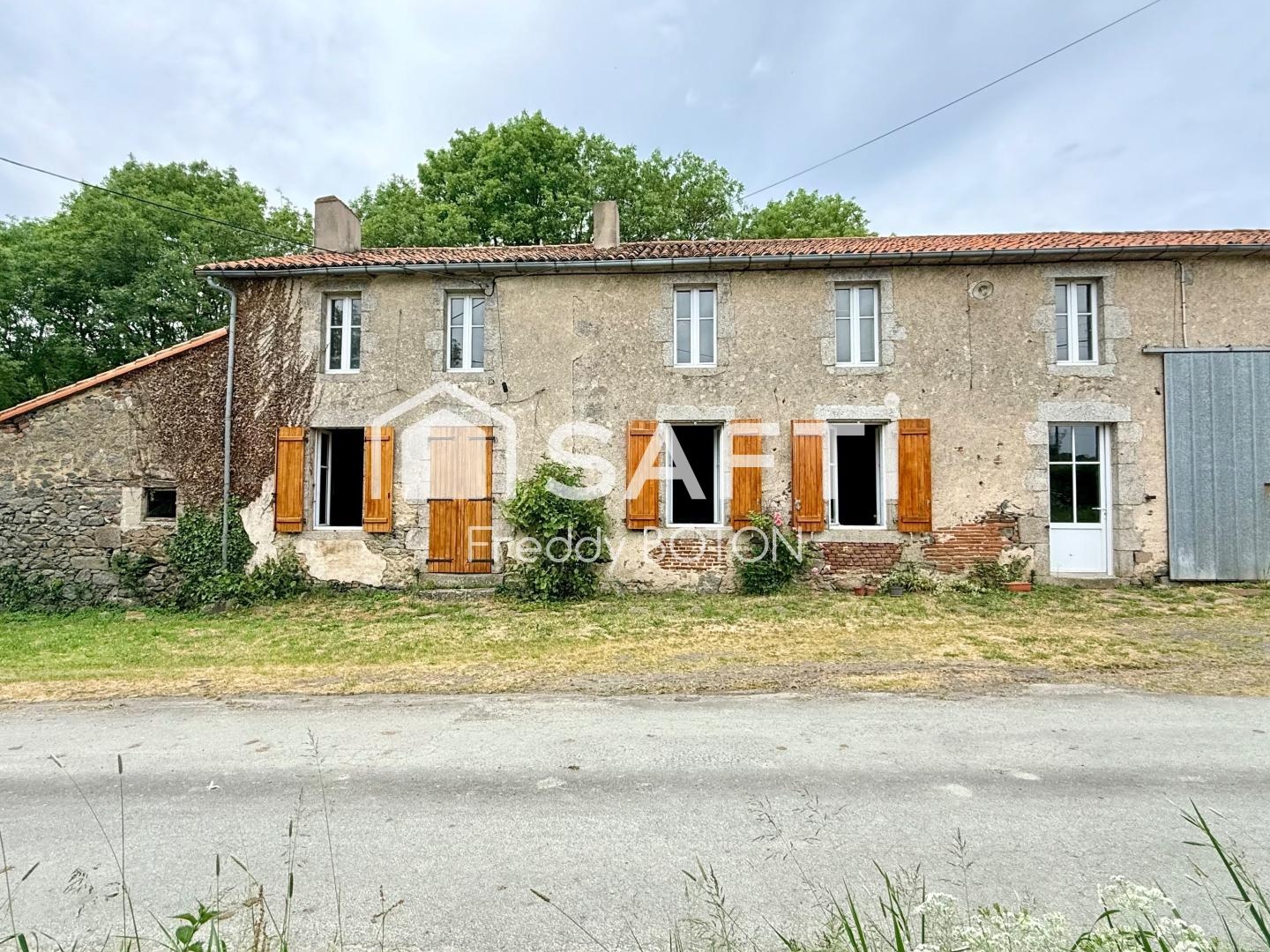 Maison à vendre - 5 pièces - 351m2 - Moncoutant-Sur-Sèvre (79320)