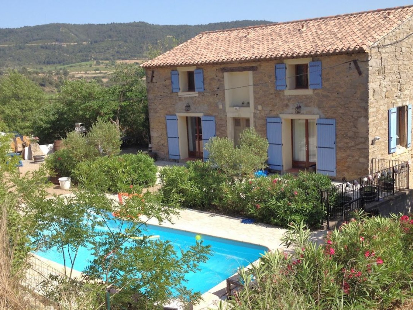 Maison vigneronne, 4 appartements, bureaux, piscine