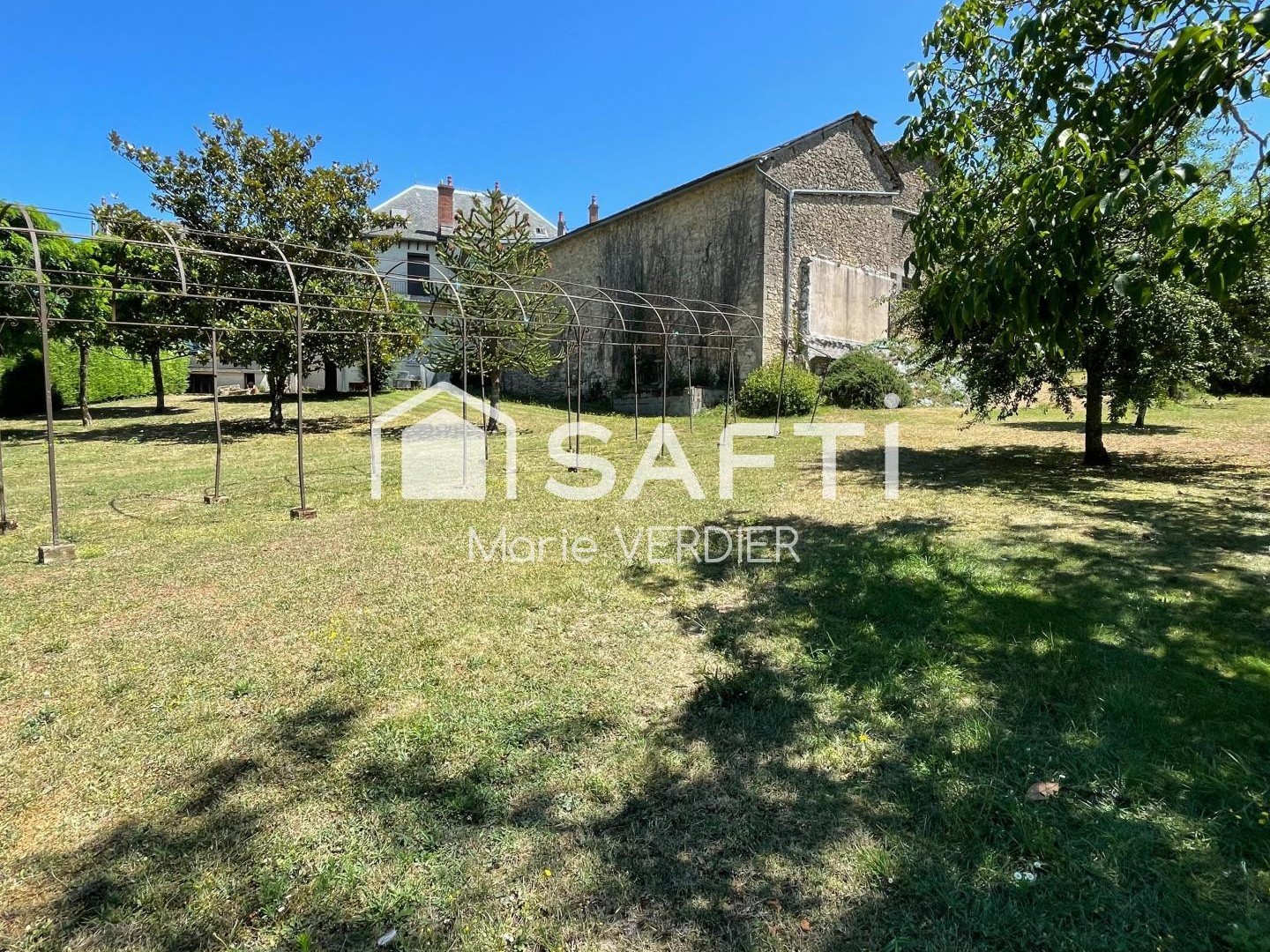 Immeuble à vendre - 317m2 - Montbazens (12220)