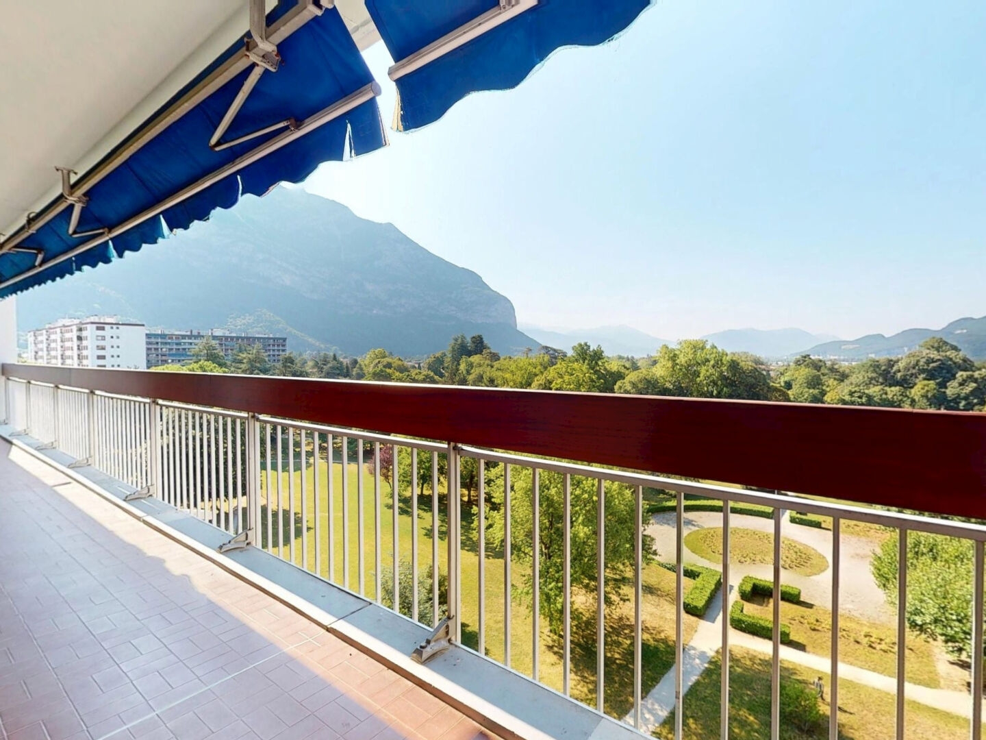 Appartement à vendre - 6 pièces - 141m2 - Saint-Égrève (38120)