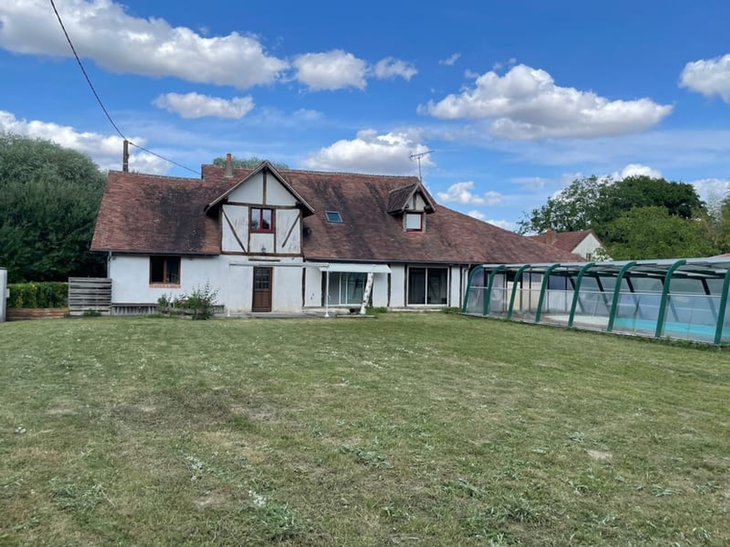 Maison habitable de suite, carport, garage, jardin - situation au calme