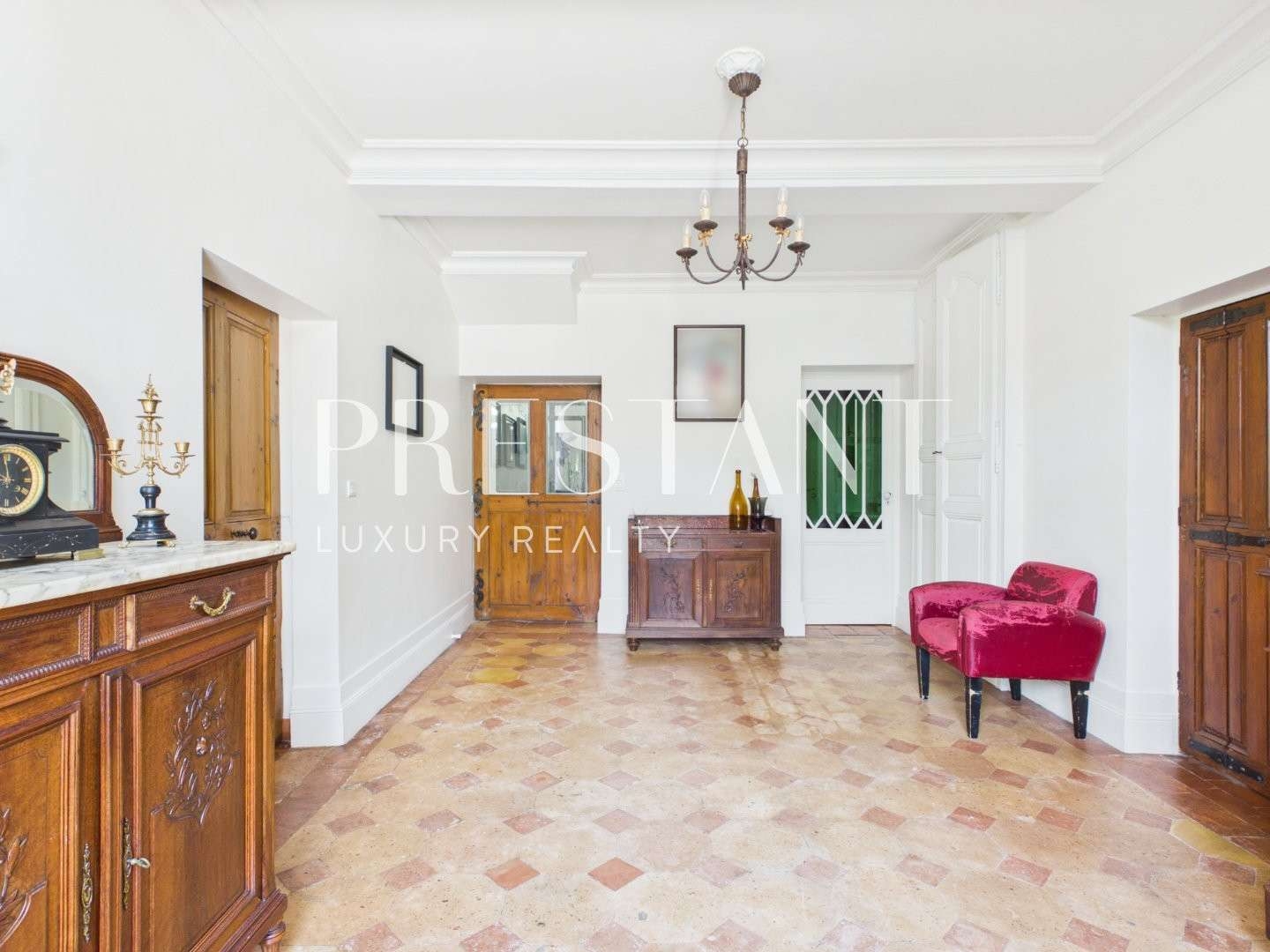 Maison 8 pièces 466 m²