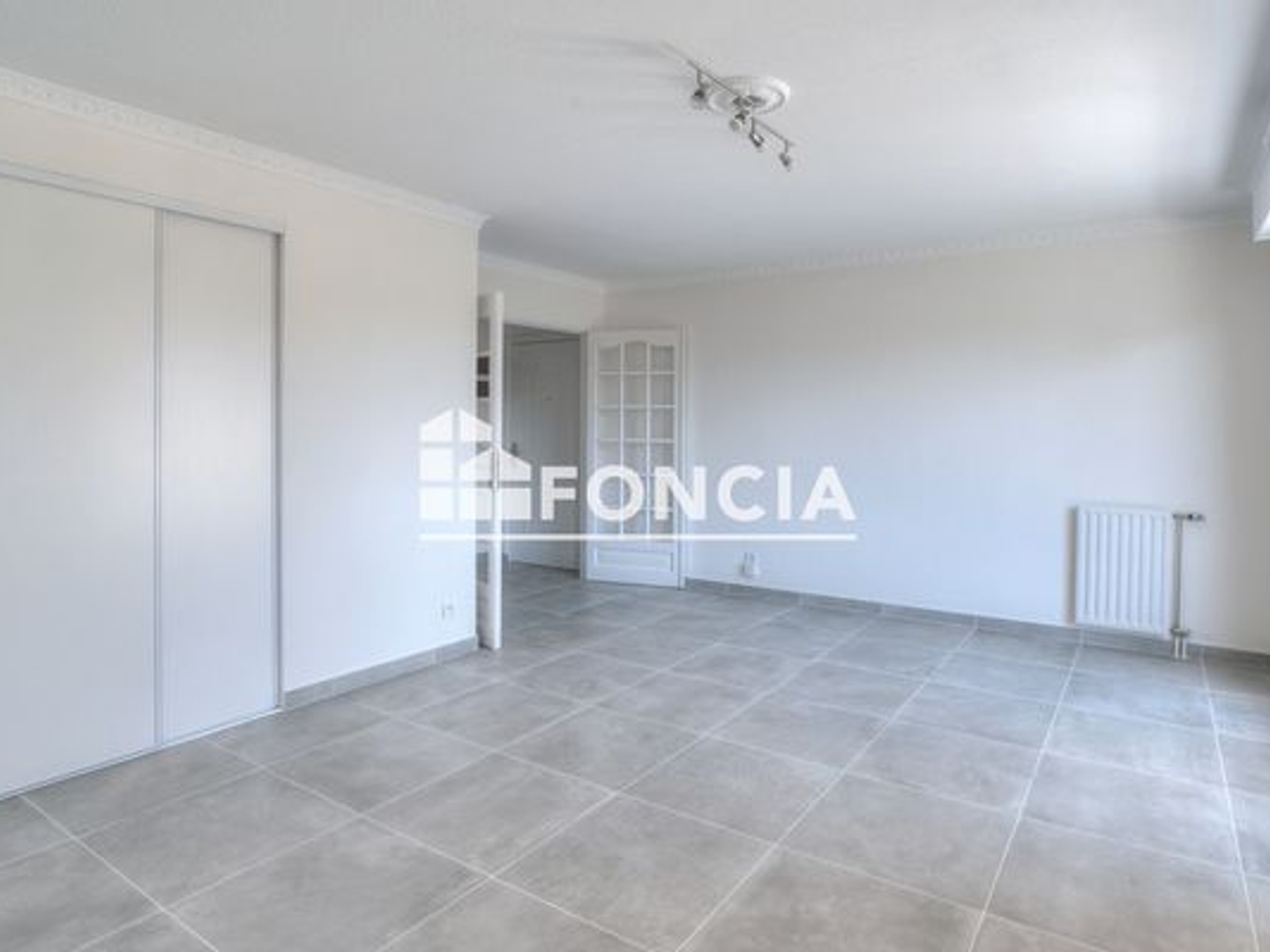 Appartement à vendre - 2 pièces - 57m2 - Ferney-Voltaire (01210)