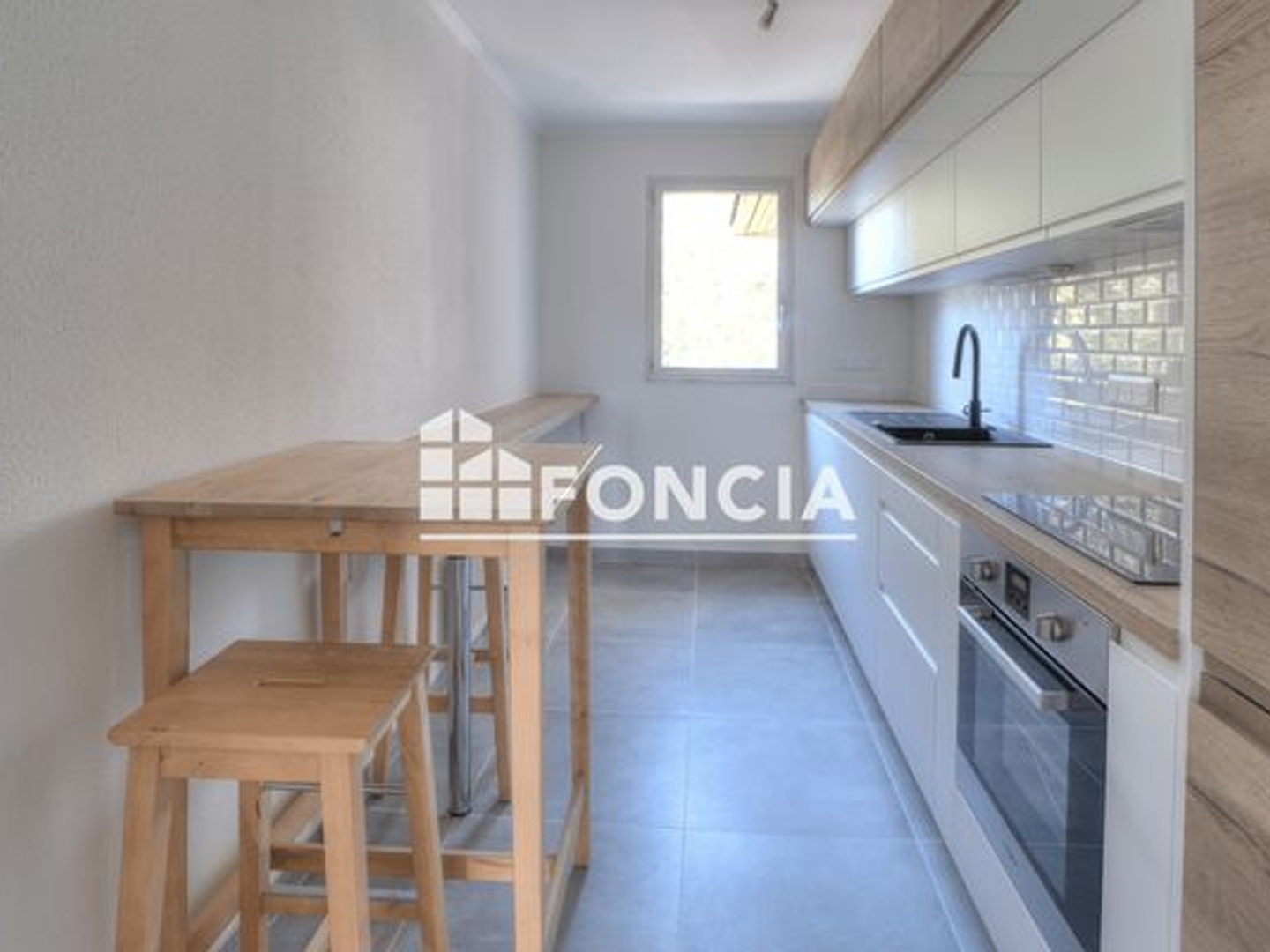 Appartement à vendre - 2 pièces - 57m2 - Ferney-Voltaire (01210)