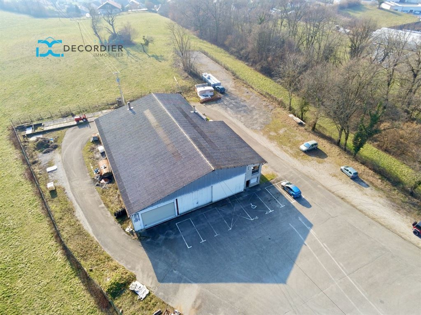 Locaux à vendre - 700m2 - Margencel (74200)