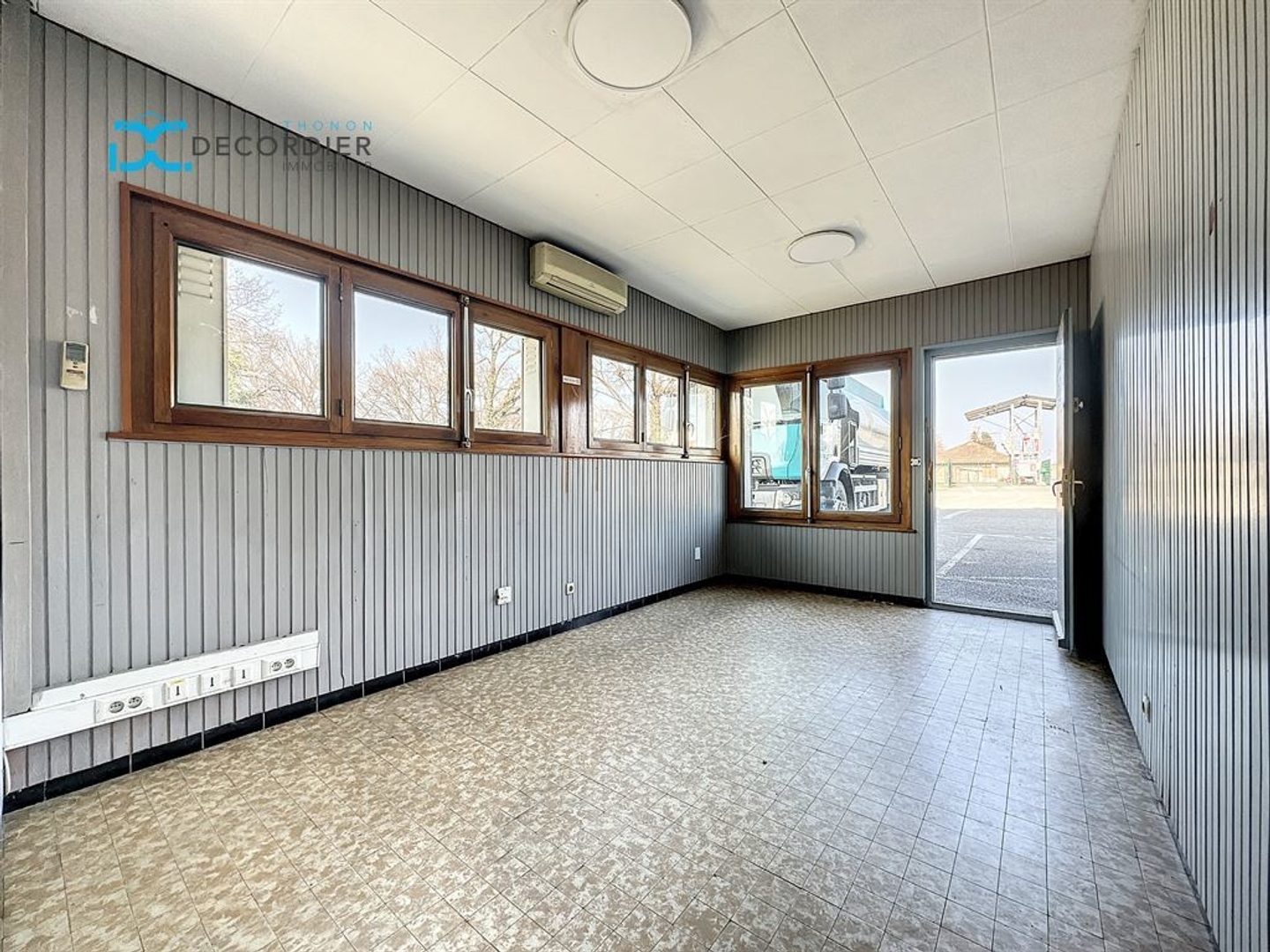 Locaux à vendre - 700m2 - Margencel (74200)