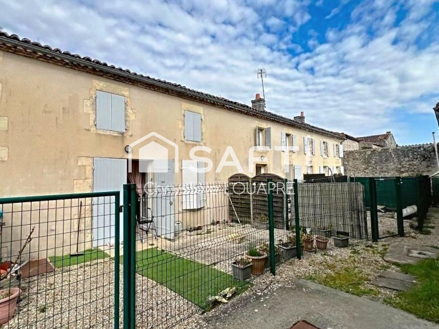 Maison divisée en 4 logements locatifs