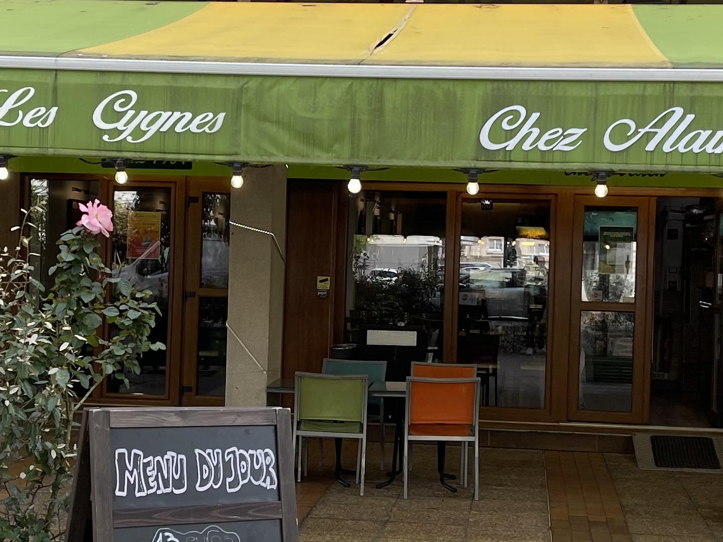 Fonds de commerce 3 pièces 105 m²