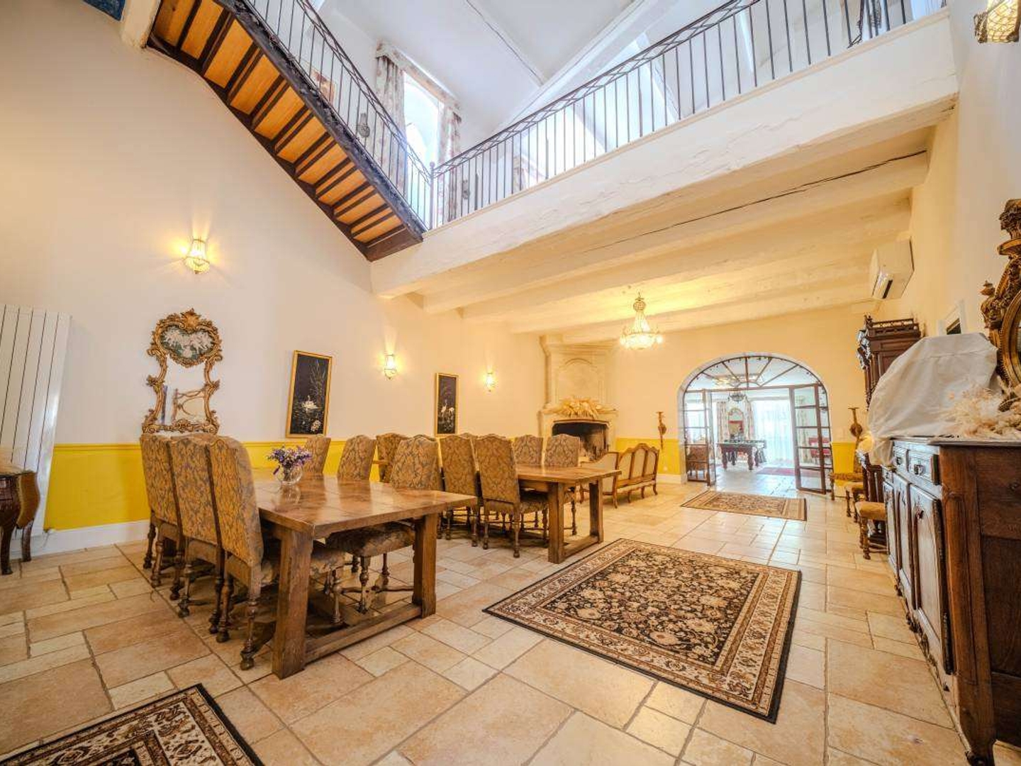 Château 21 pièces 1300 m²