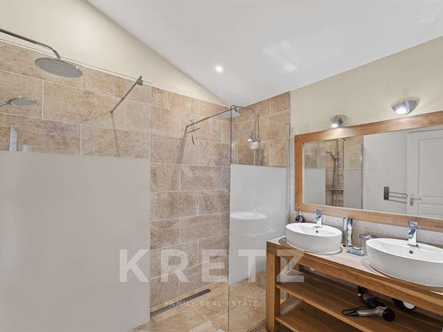 Château 21 pièces 1400 m²