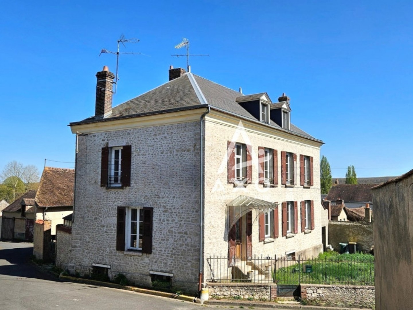 Ensemble immobilier 7 pièces 172 m²