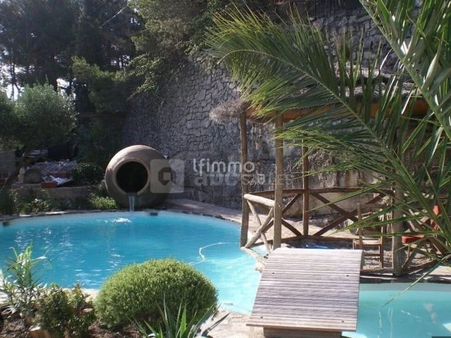 Ensemble immobilier avec usage pro 500 M2 et habitations 250 m2