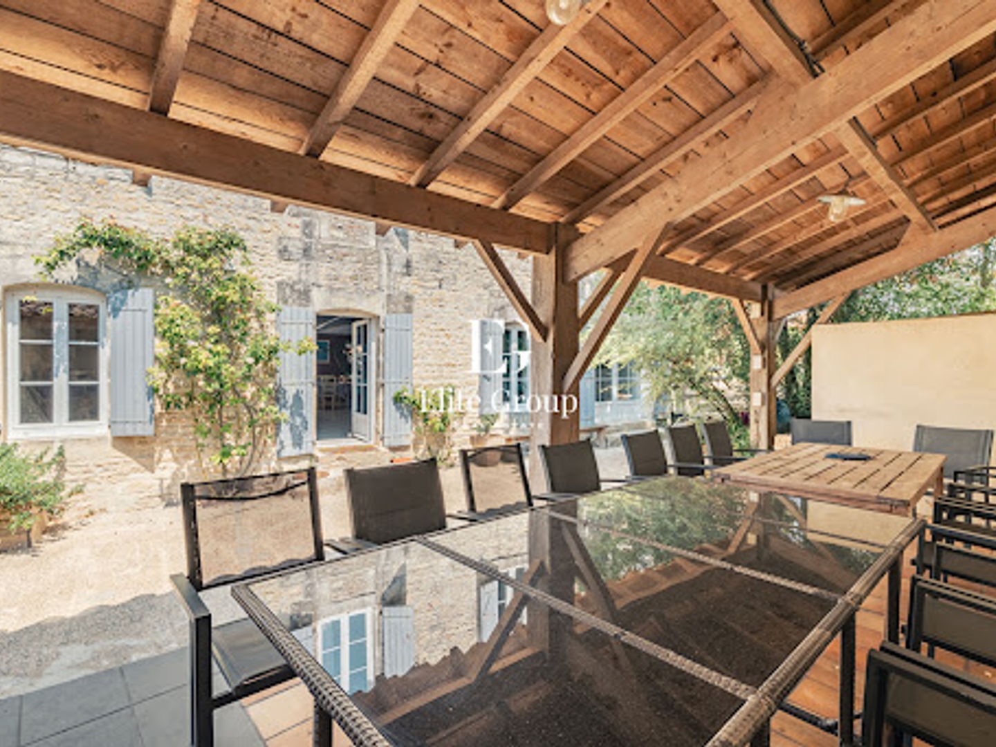 Maison à vendre - 7 pièces - 240m2 - Thairé (17290)