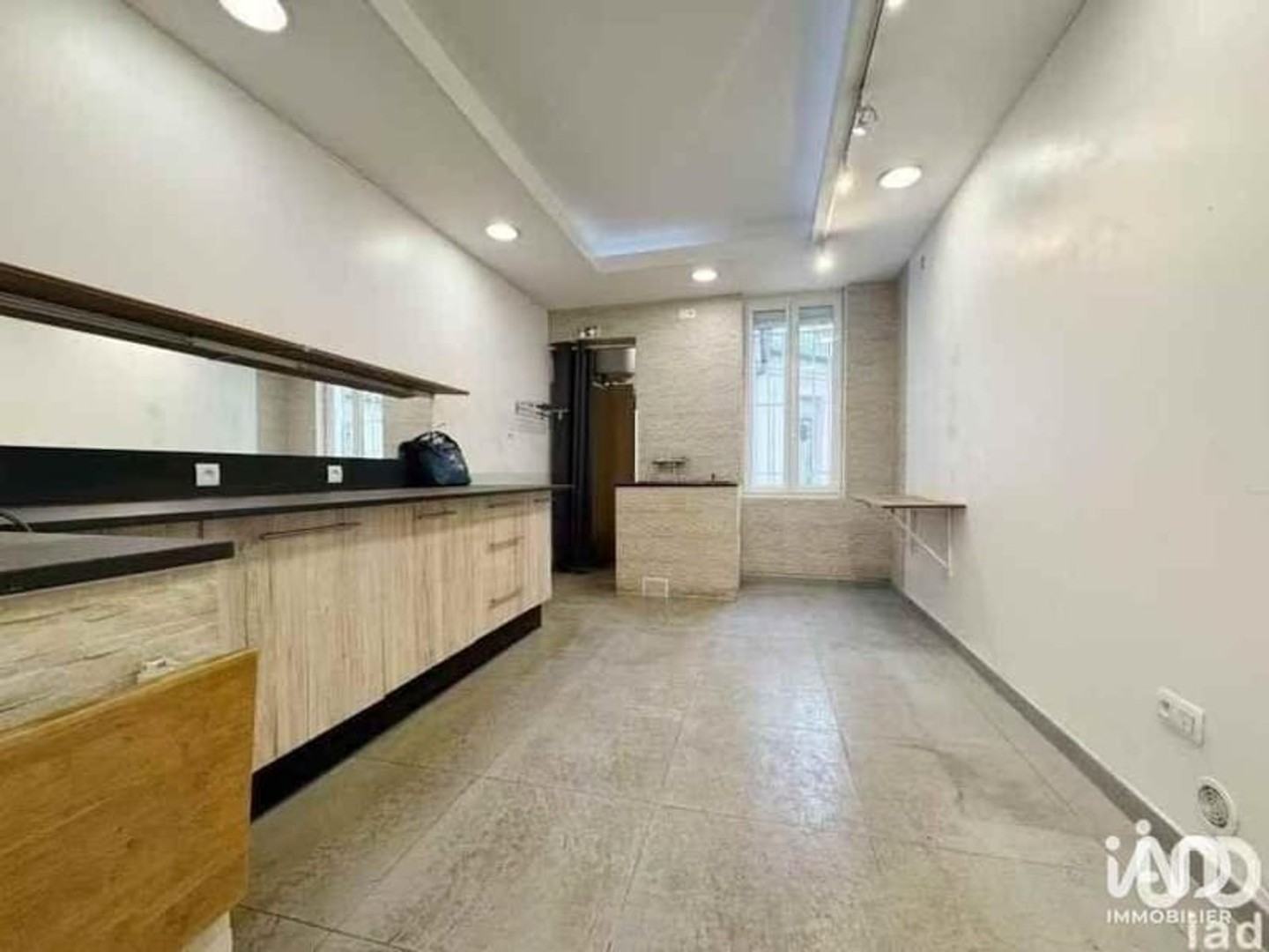 Immeuble commercial 35 m²