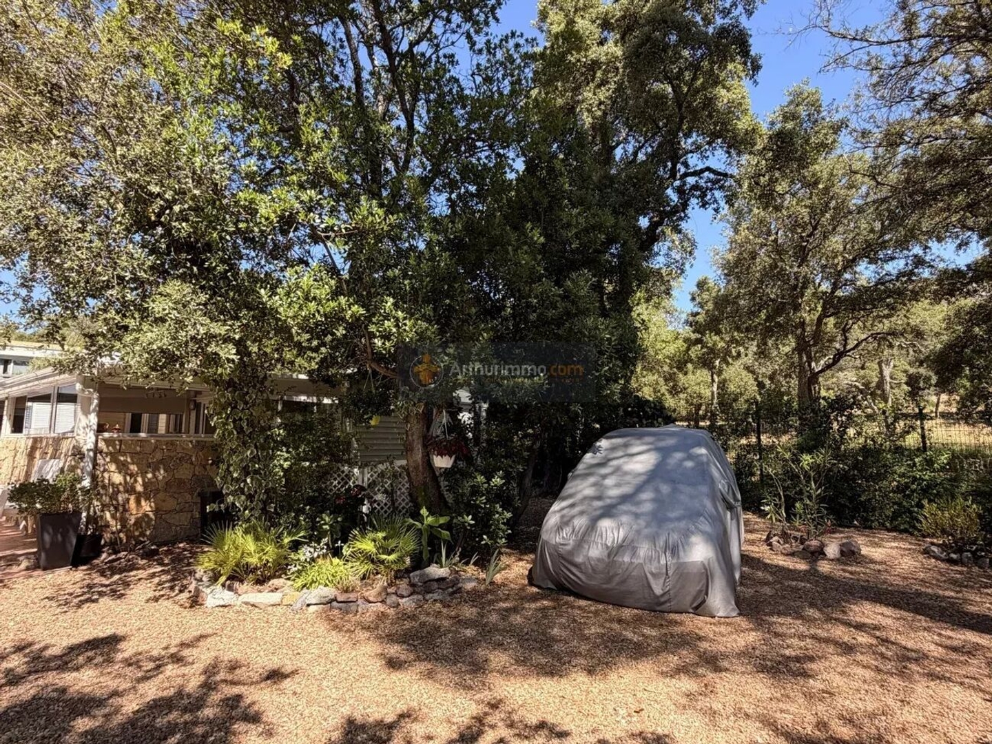 Terrain 400 m²
