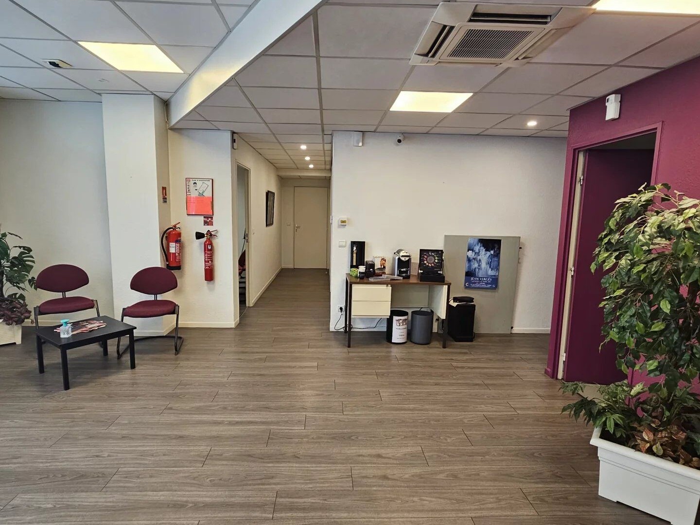✨ À VENDRE : Local professionnel idéalement situé au coeur de Tarbes avec parking ✨