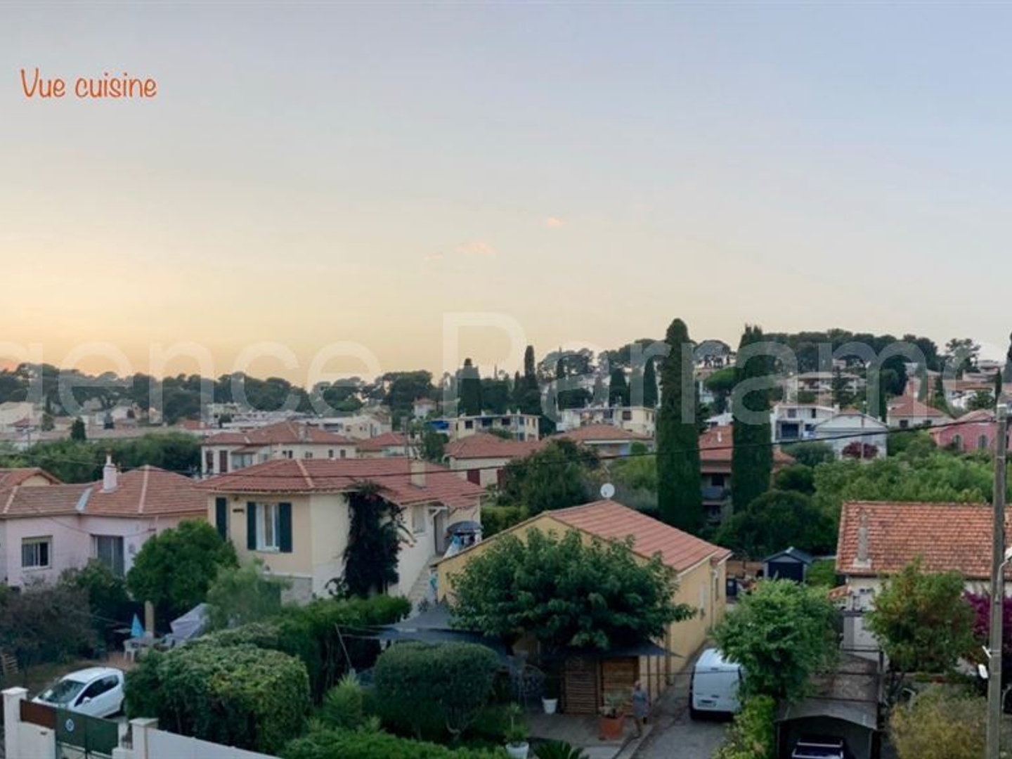 SANARY-SUR-MER CENTRE - APPARTEMENT 62 M² RÉNOVÉ - BALCON SUD - PARKING PRIVÉ