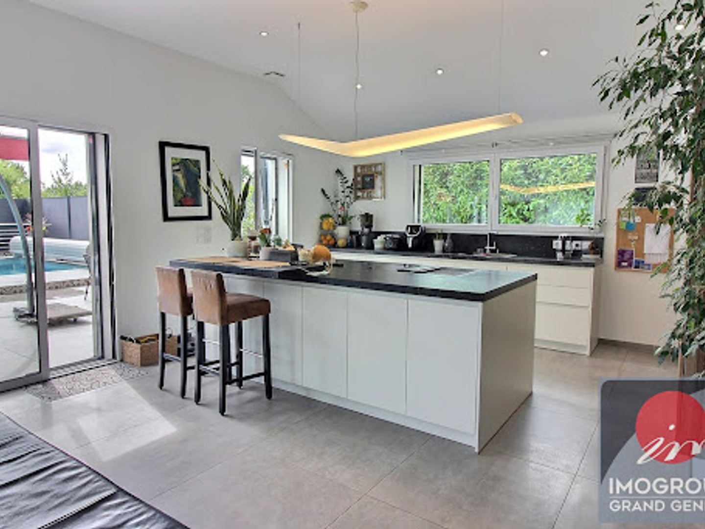 Maison à vendre - 7 pièces - 189m2 - Divonne-Les-Bains (01220)