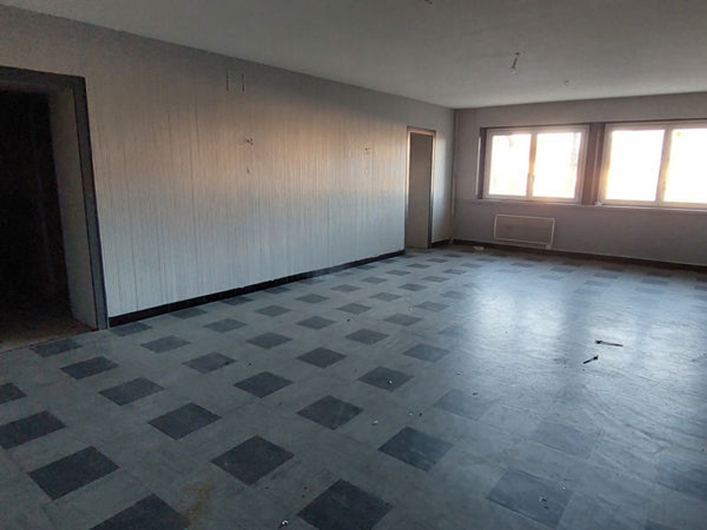 MURS COMMERCIAUX OU PLATEAU