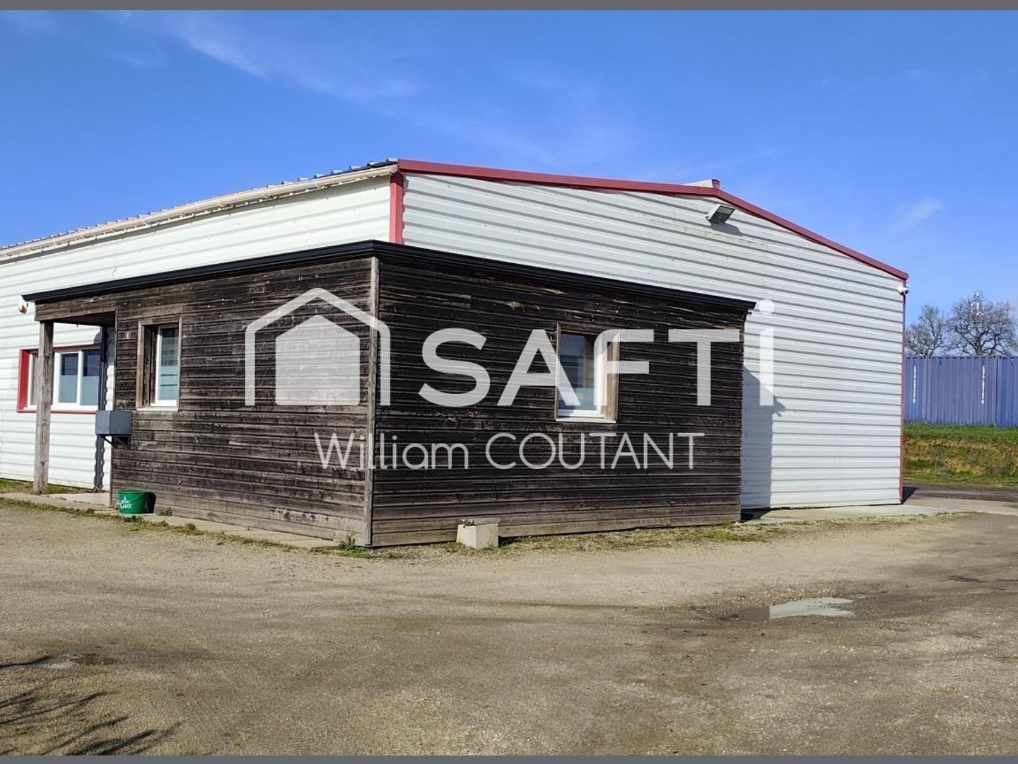 Opportunité Artisanale & Tertiaire : Bâtiment Indépendant de 330 m²