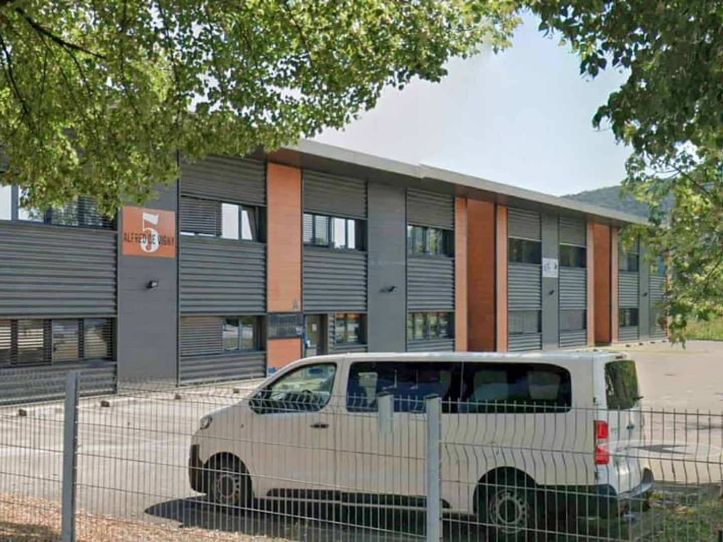 Local 5 pièces 80 m²