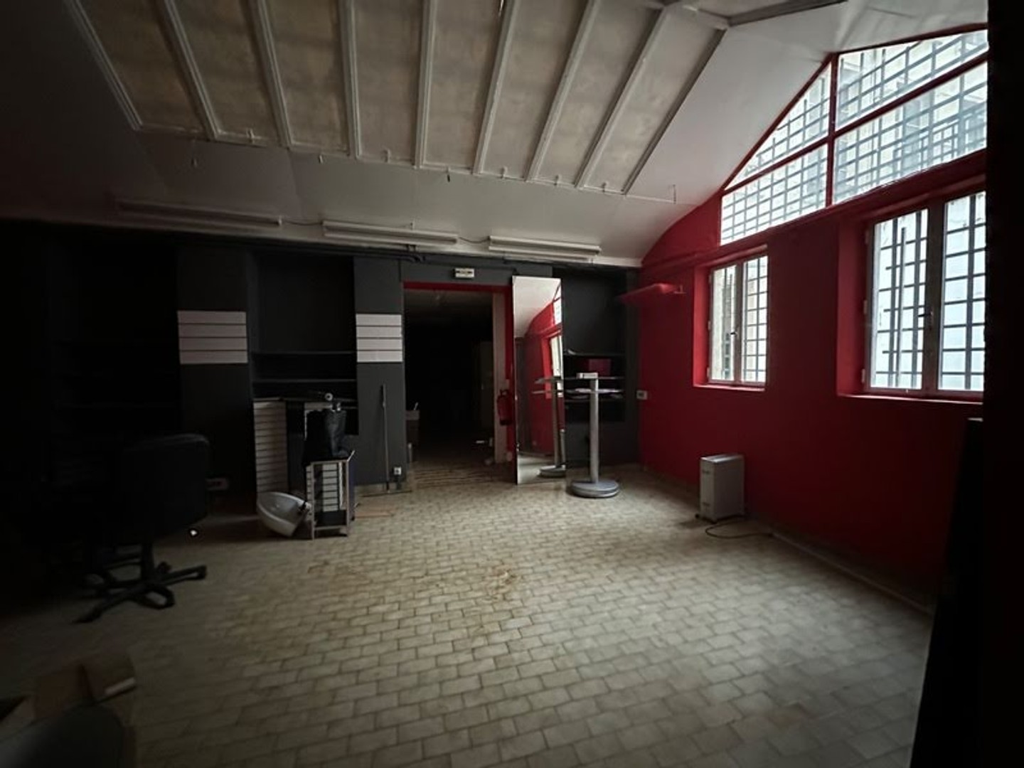 Bureau 1 pièce 196 m²