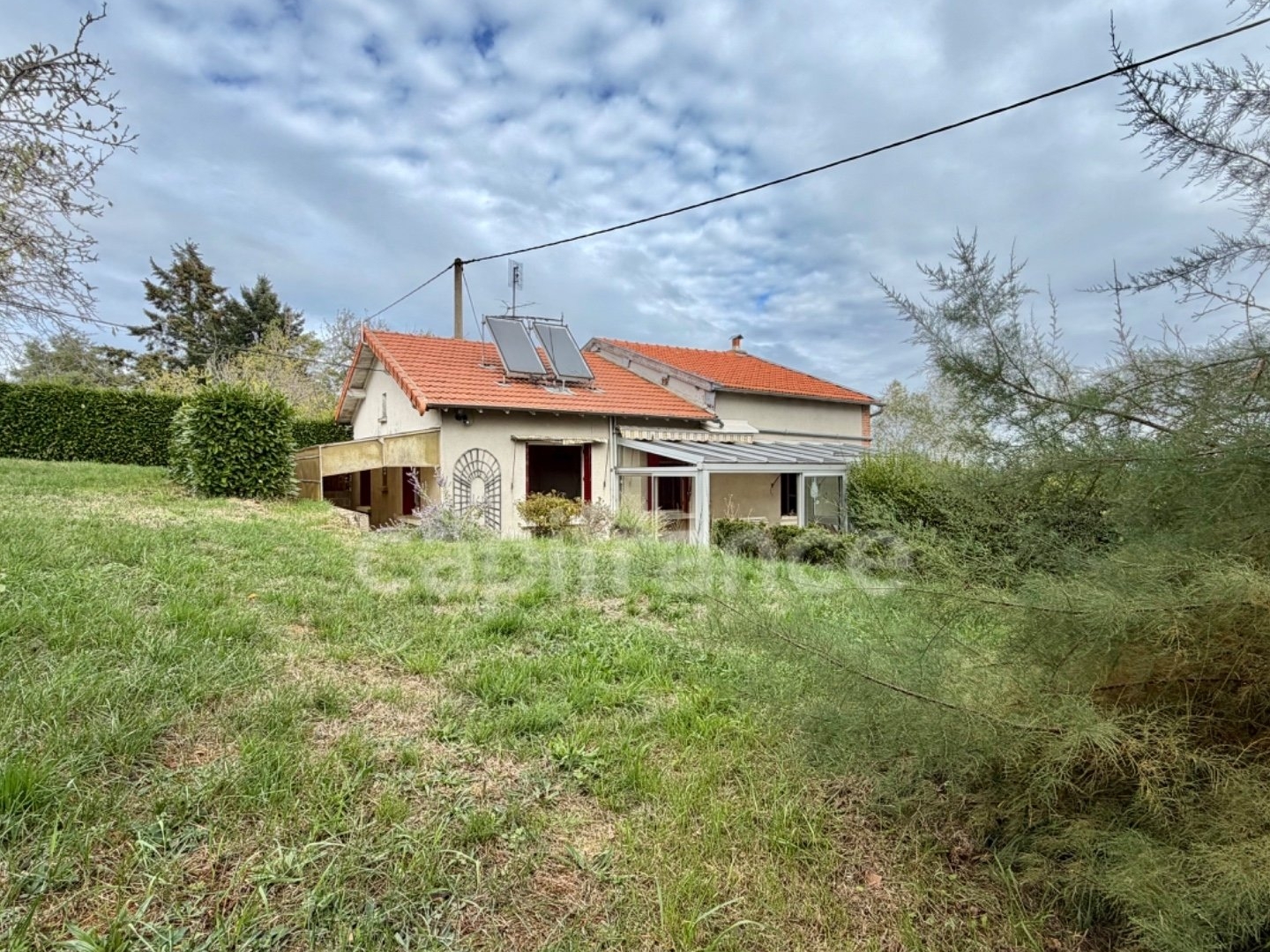 MAISON À RÉNOVER DE 75 M2, 2 CHAMBRES, TERRAIN DE 6 123 M2, FIBRE OPTIQUE, GARAGE DE 35 M2, DÉPÔT DE 65 M2, VÉRANDA, 2 PUITS