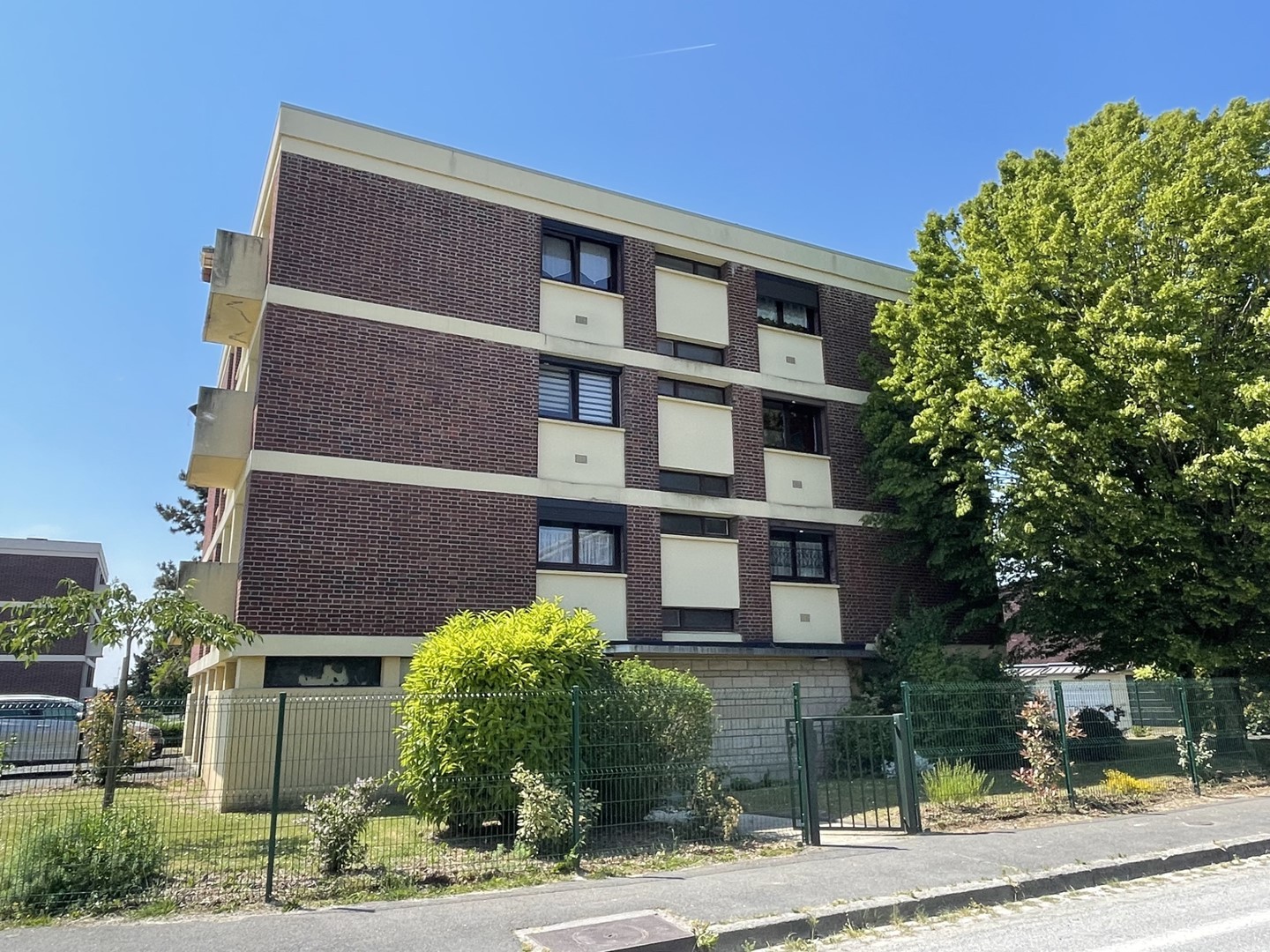 AMIENS ST PIERRE - Parc René Coty : TRES BEL APPARTEMENT T4 de 92.85 m2 avec cave et garage