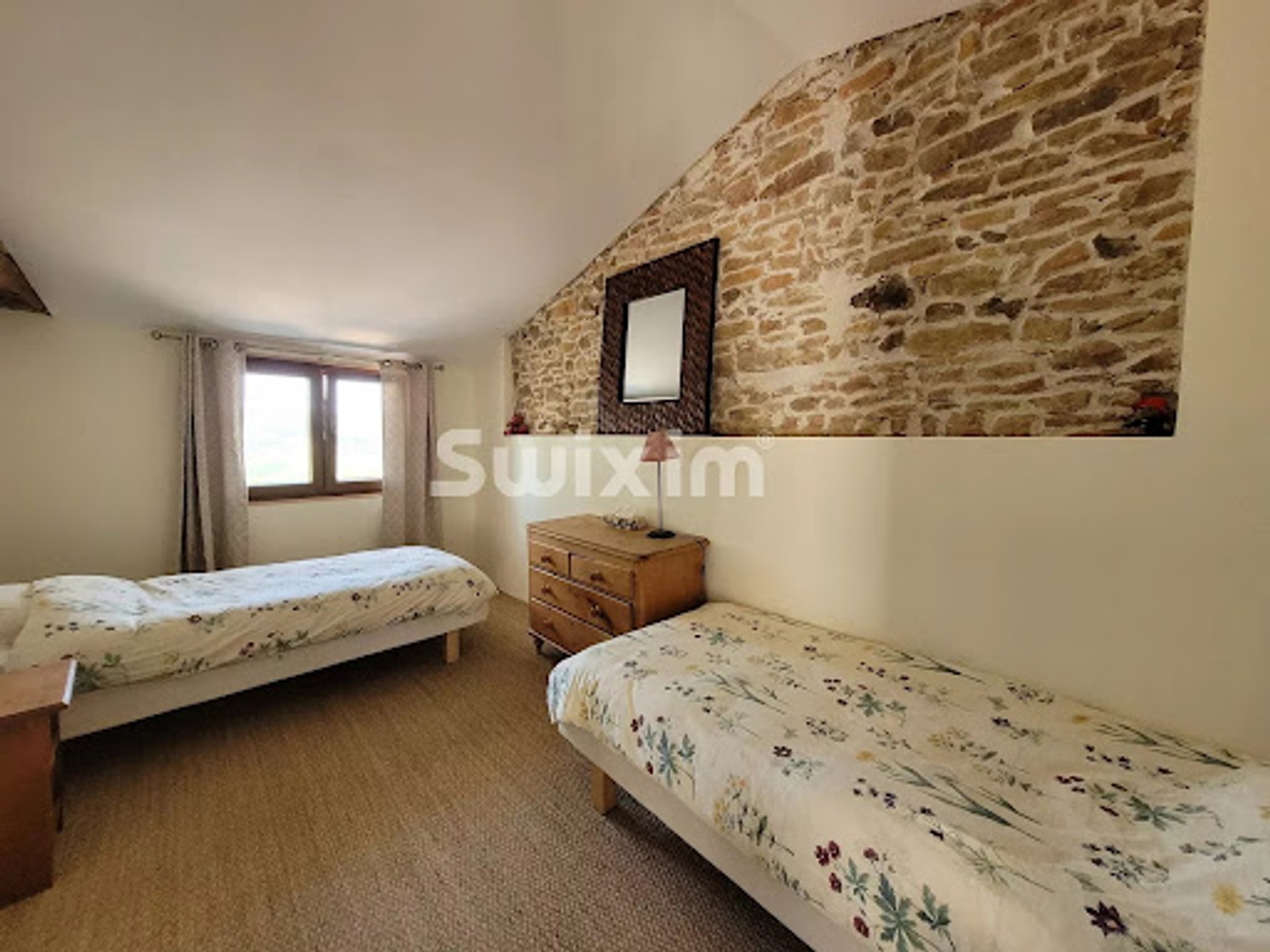 Maison à vendre - 10 pièces - 345m2 - Saint-Amour-Bellevue (71570)