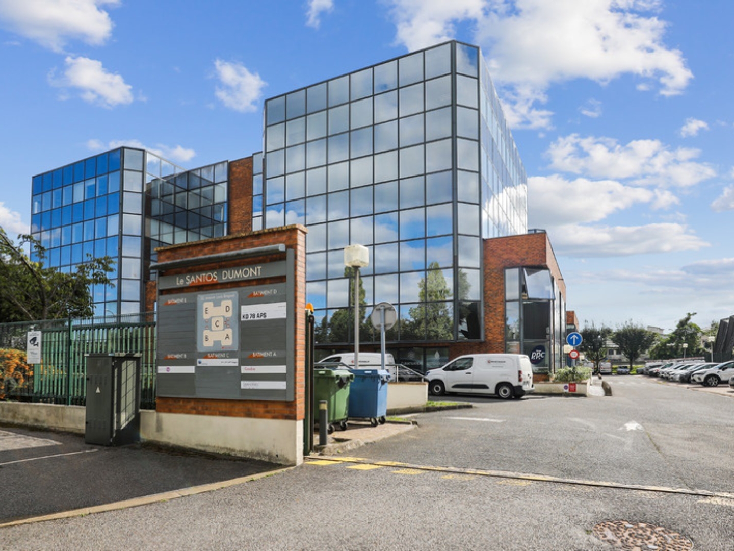 Locaux à vendre - 6 pièces - 2875m2 - Vélizy-Villacoublay (78140)