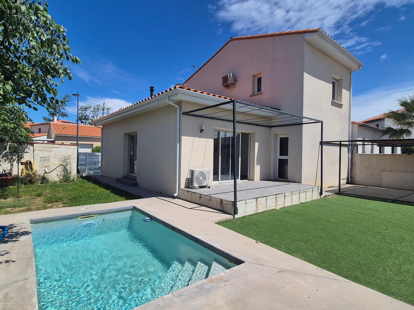 Villa 3 faces avec piscine