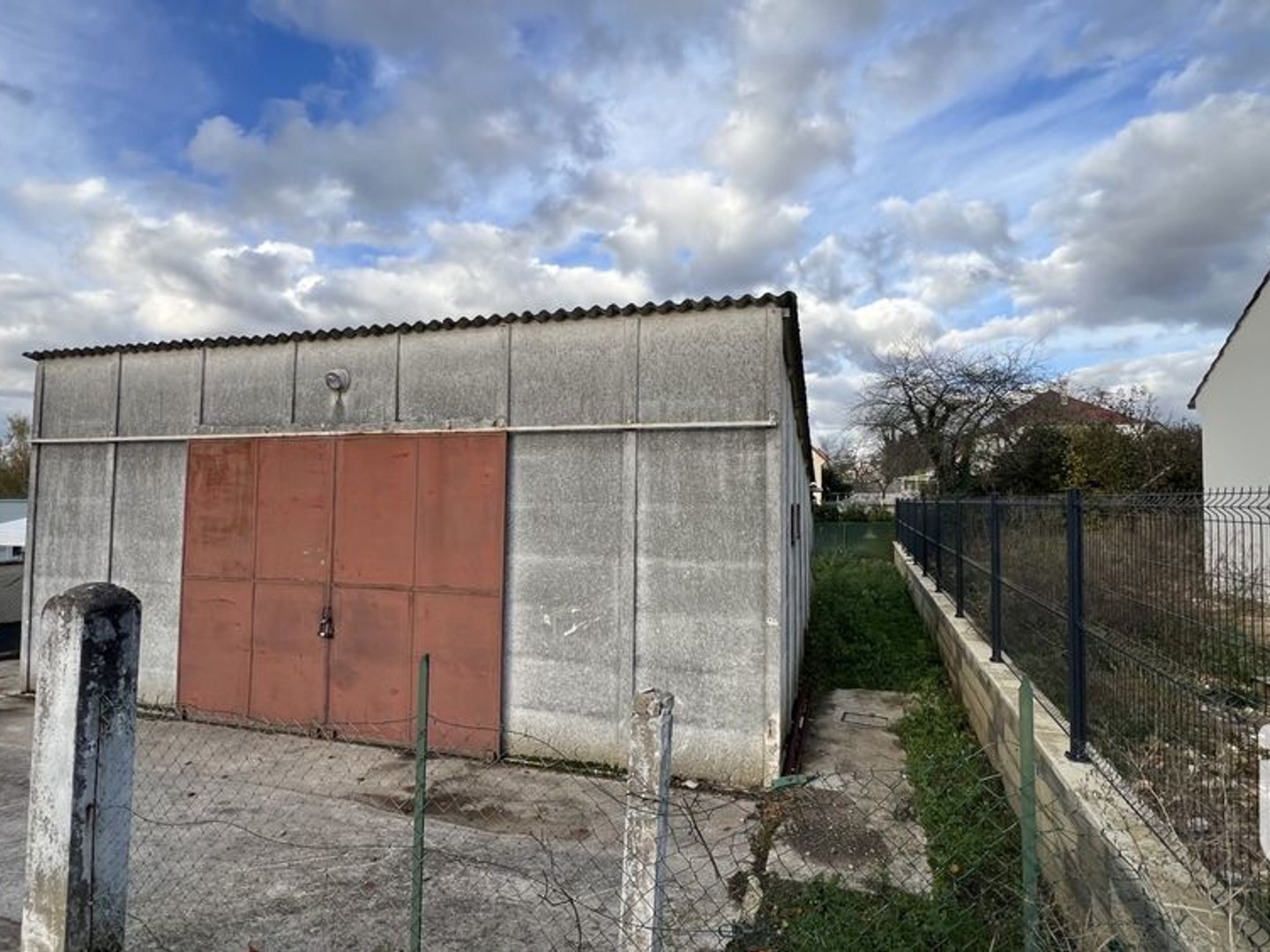 Vente Parking/garage/box 77 m²
