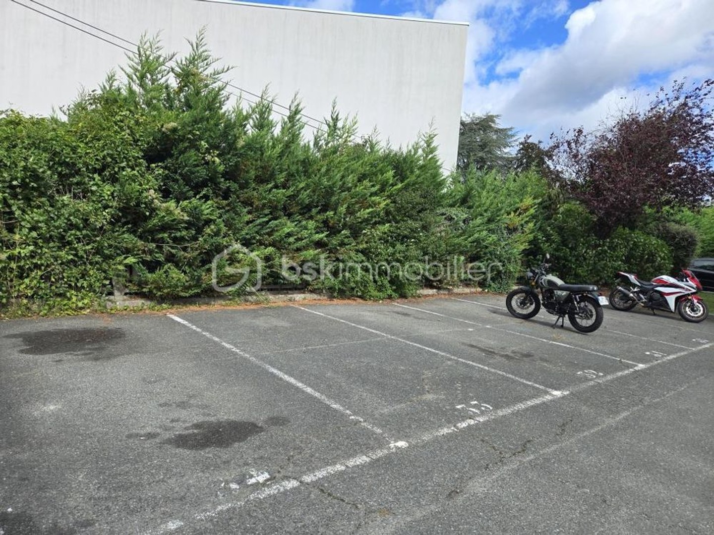 PLACE DE PARKING EXTERIEUR