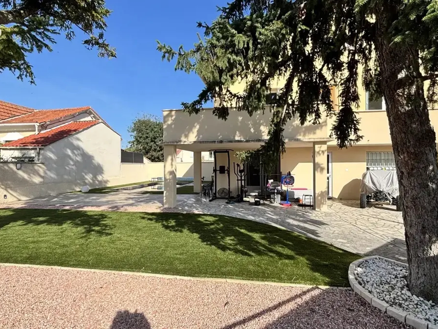 Maison à vendre - 7 pièces - 159m2 - Le Pontet (84130)