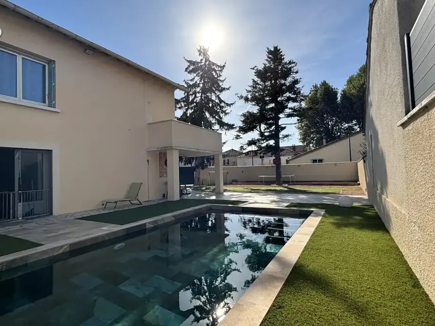 Maison à vendre - 7 pièces - 159m2 - Le Pontet (84130)
