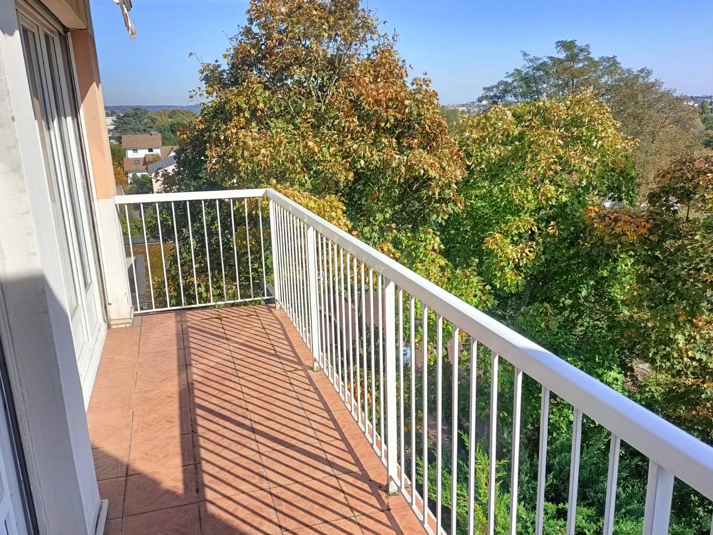 MAISONS-LAFFITTE  APPARTEMENT 4 PIÈCES AVEC VUE DÉGAGÉE