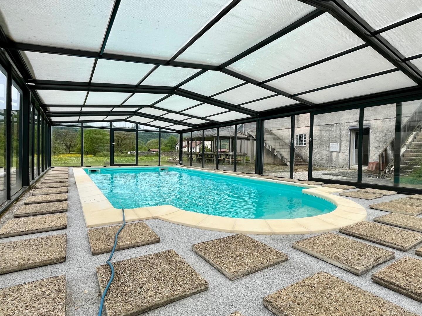 Maison familiale avec fort potentiel + 3 espaces indépendants - Terrain de 5 000 m²