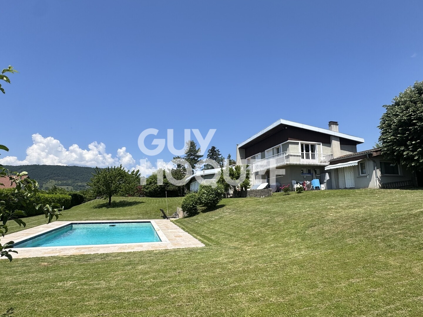 Propriété à vendre de 11 pièces de 241,91 m² avec terrain et piscine