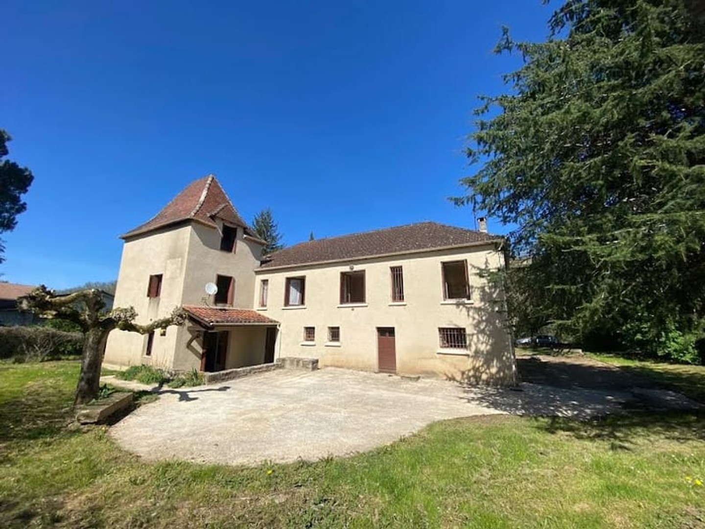 Maison à vendre - 12 pièces - 240m2 - Puy-L'évêque (46700)