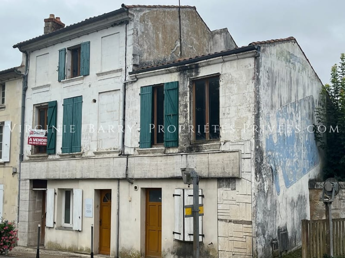 IMMEUBLE COMPOSE DE 4 APPARTEMENTS ET 1 MAISON AVEC JARDIN