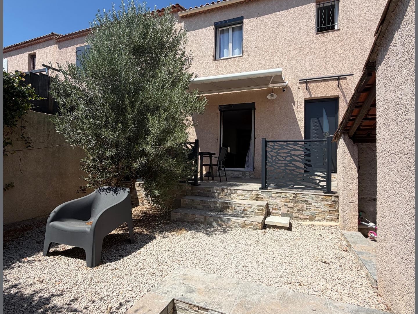 Charmante maison de type 4+ Garage entièrement rénové à Bouc bel air.