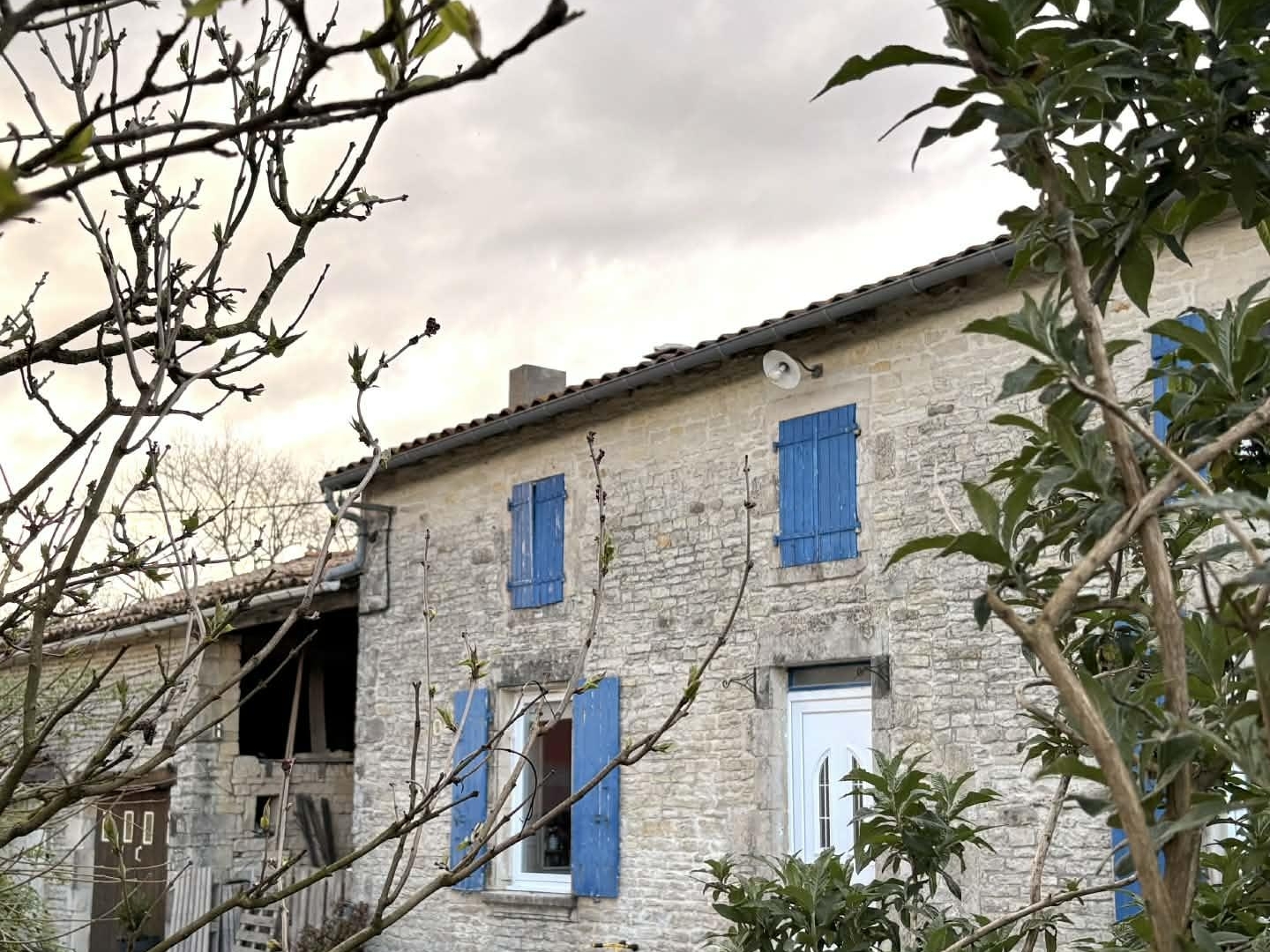 Immeuble à vendre - 10 pièces - 228m2 - Paizay-Le-Chapt (79170)