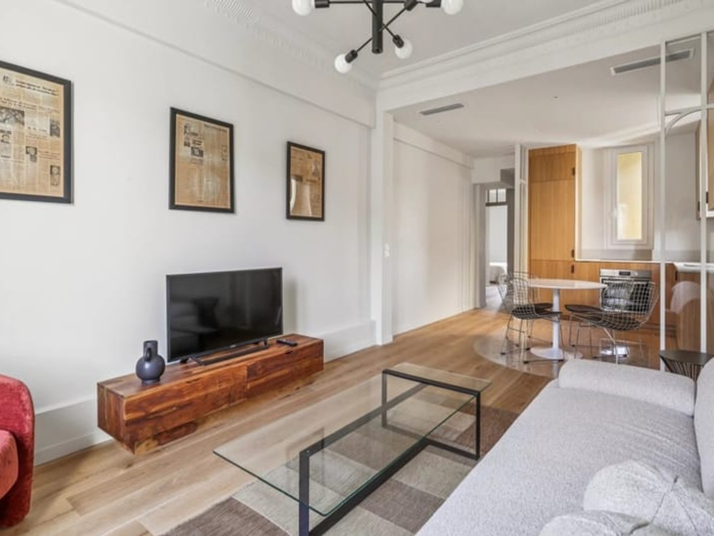 NICE LE PORT - APPARTEMENT 3 PIECES DE 63 m² A VENDRE - ASCENSEUR - ENTIEREMENT RÉNOVÉ - TRAVERSANT - VUE LATÉRALE SUR LE PORT
