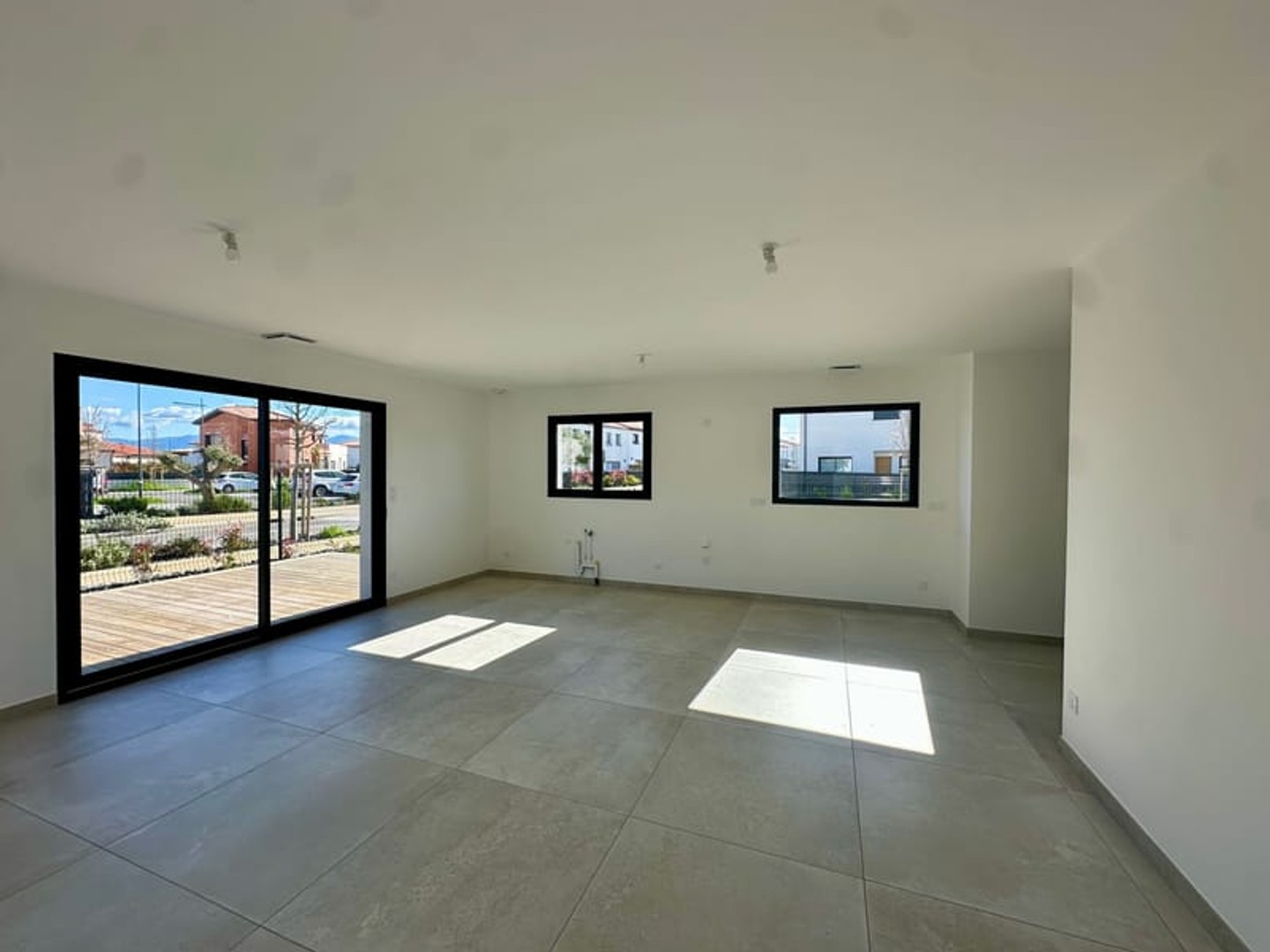Appartement neuf standing CABESTANY, RDC, 3 pièces, Jardin 3 faces, garage, RE2020, FNR